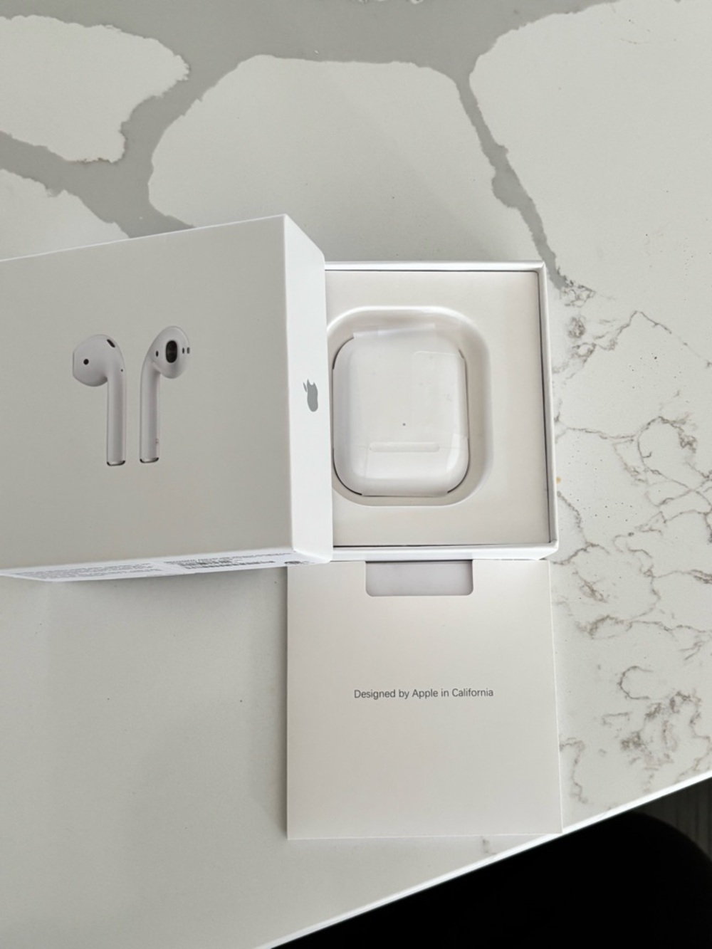 Apple White Wireless Earbuds with Charging Case